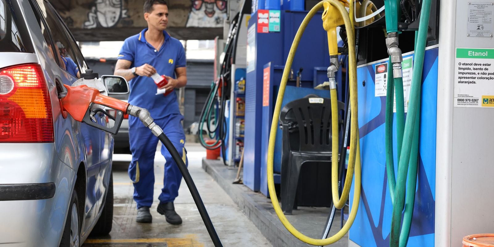 Vendas do comércio brasileiro recuam 1,5% em abril, com impacto direto dos combustíveis