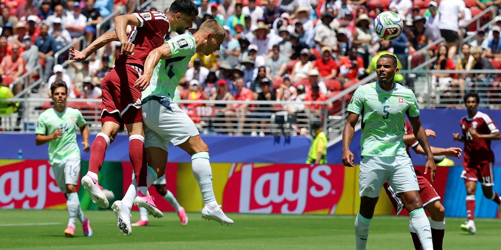 Suíça desperdiça chances, e Catar arranca empate dramático no fim pelo Grupo B da Copa do Mundo