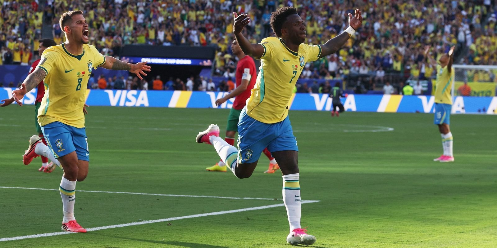 Destaques estatísticos do Brasil na estreia da Copa: Raphinha, Vini Jr. e Douglas Santos em foco