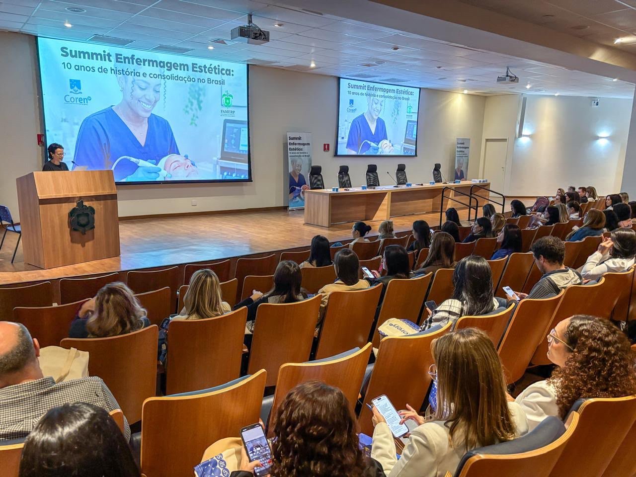 Envelhecimento da população e busca por bem-estar impulsionam crescimento da enfermagem estética