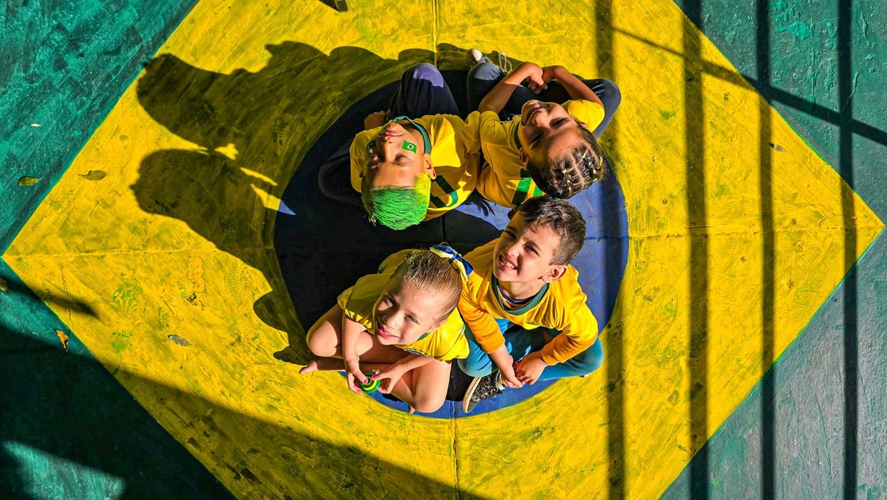 Alunos da escola municipal Castelo do Bosque trabalham a temática da Copa do Mundo