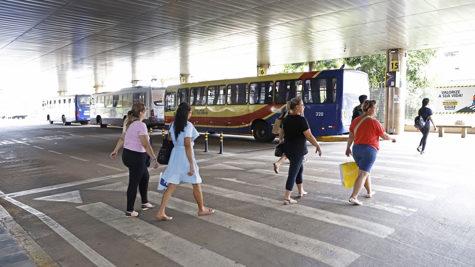 Prefeitura põe ônibus extras antes dos jogos do Brasil na Copa do Mundo