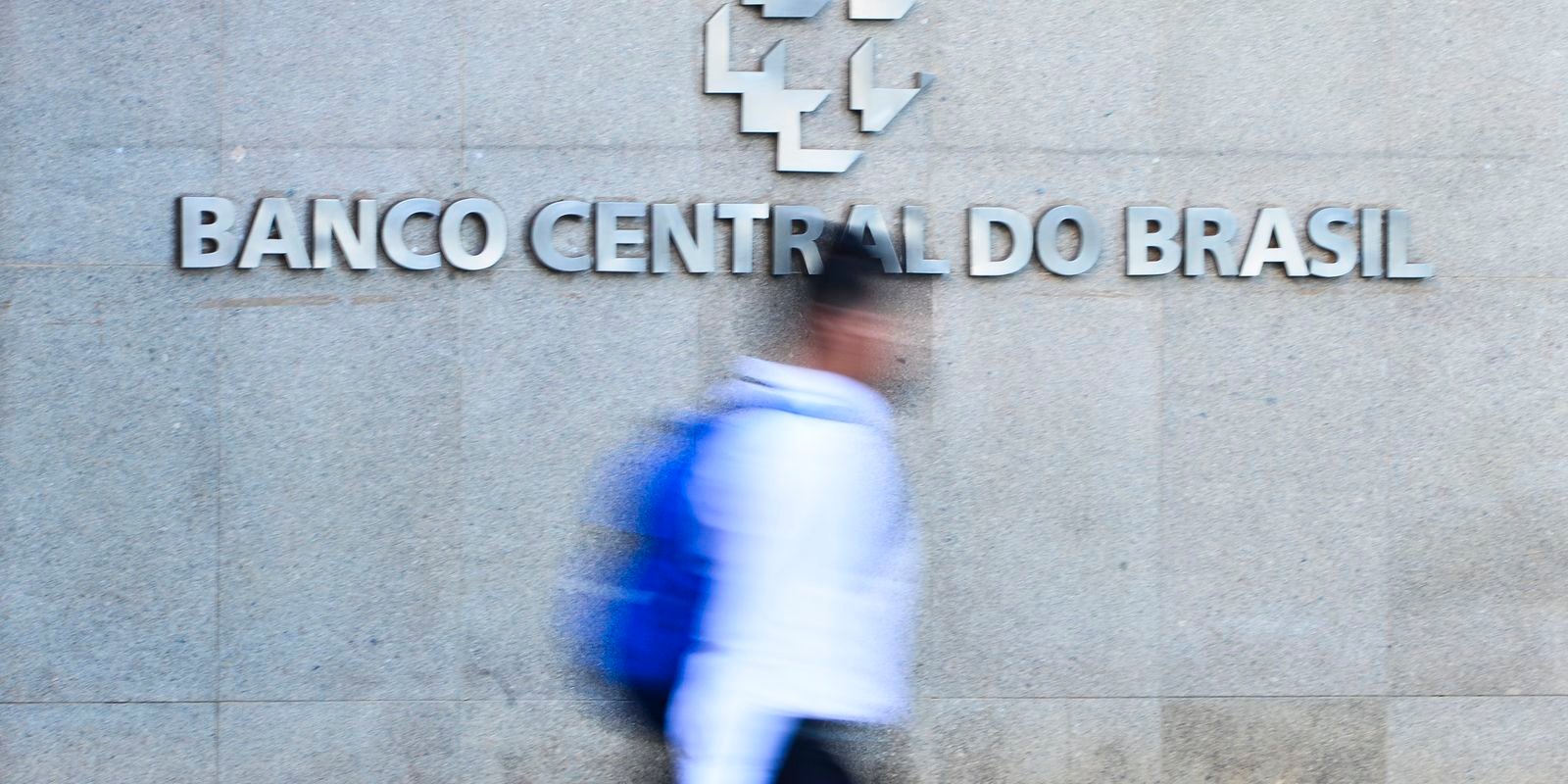 Mercado financeiro mantém projeção de inflação para 2026 em 5,33%, mas desafios persistem