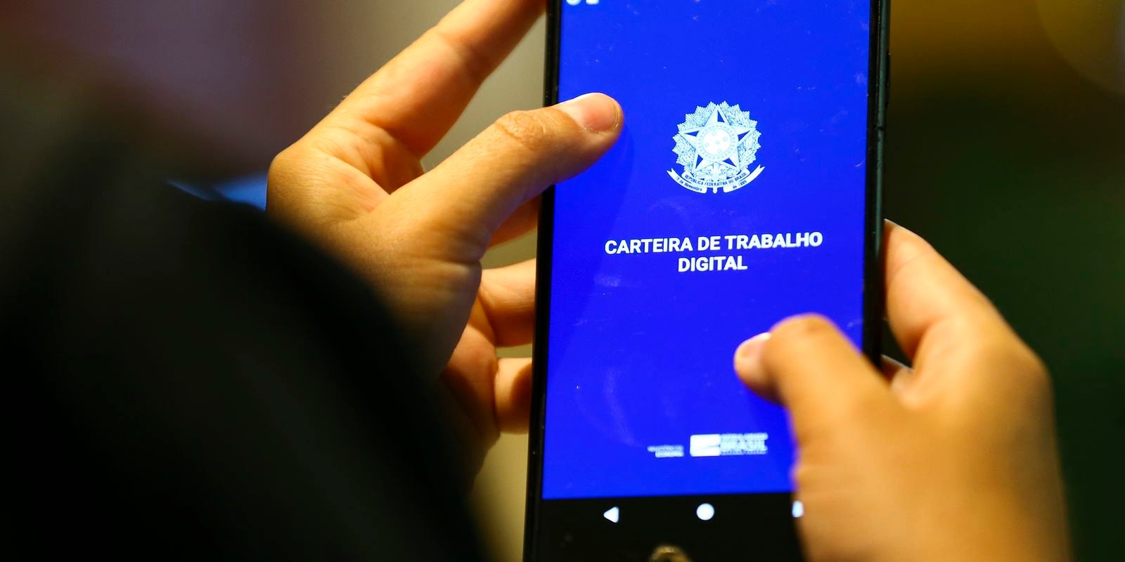 Mercado de Trabalho Formal Brasileiro Atinge 62,2 Milhões de Vínculos, com Destaque para o Setor Público