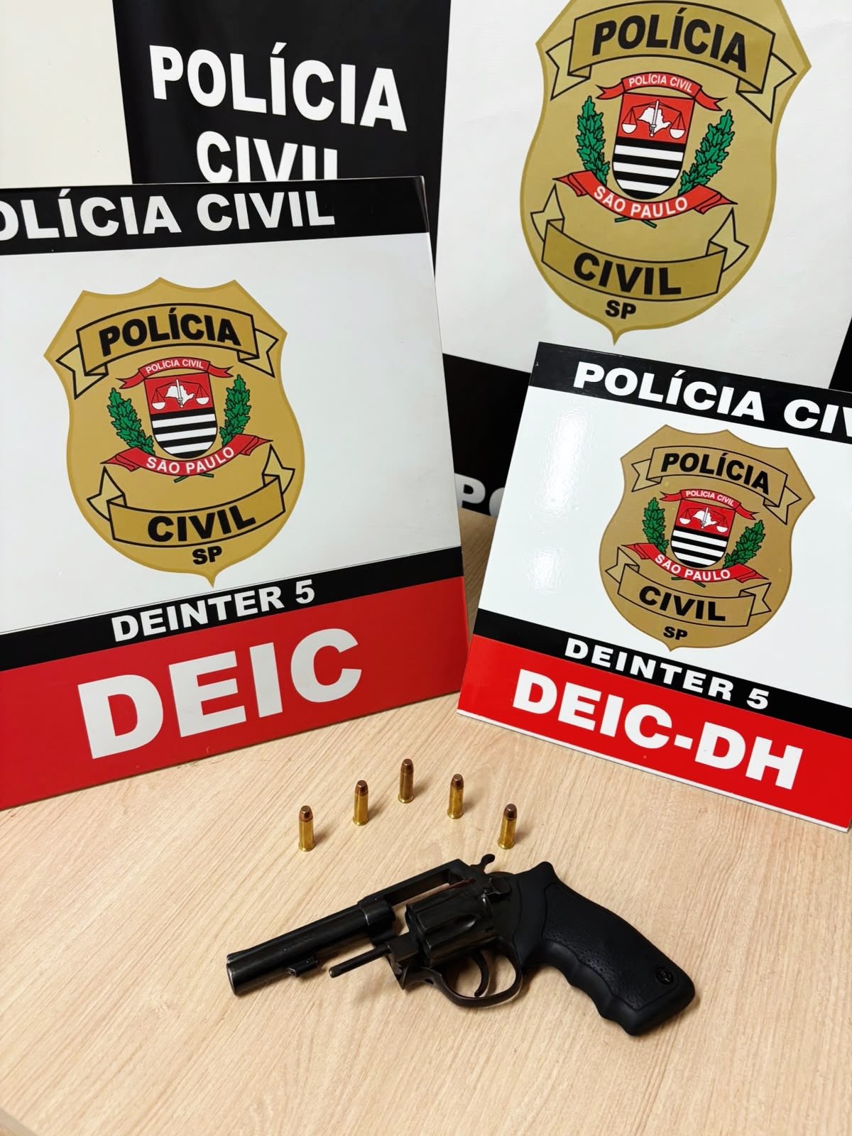 Polícia apreende arma utilizada na morte de motorista de App e prende mulher em flagrante