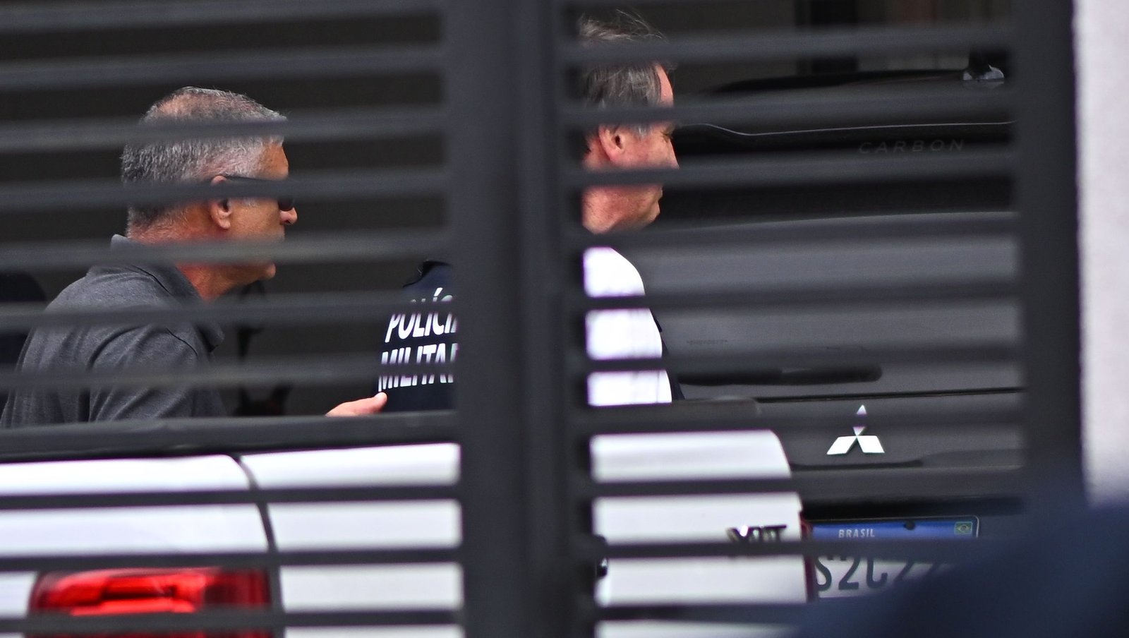 Moraes determina buscas de armas na residência de Bolsonaro em nova fase de operação