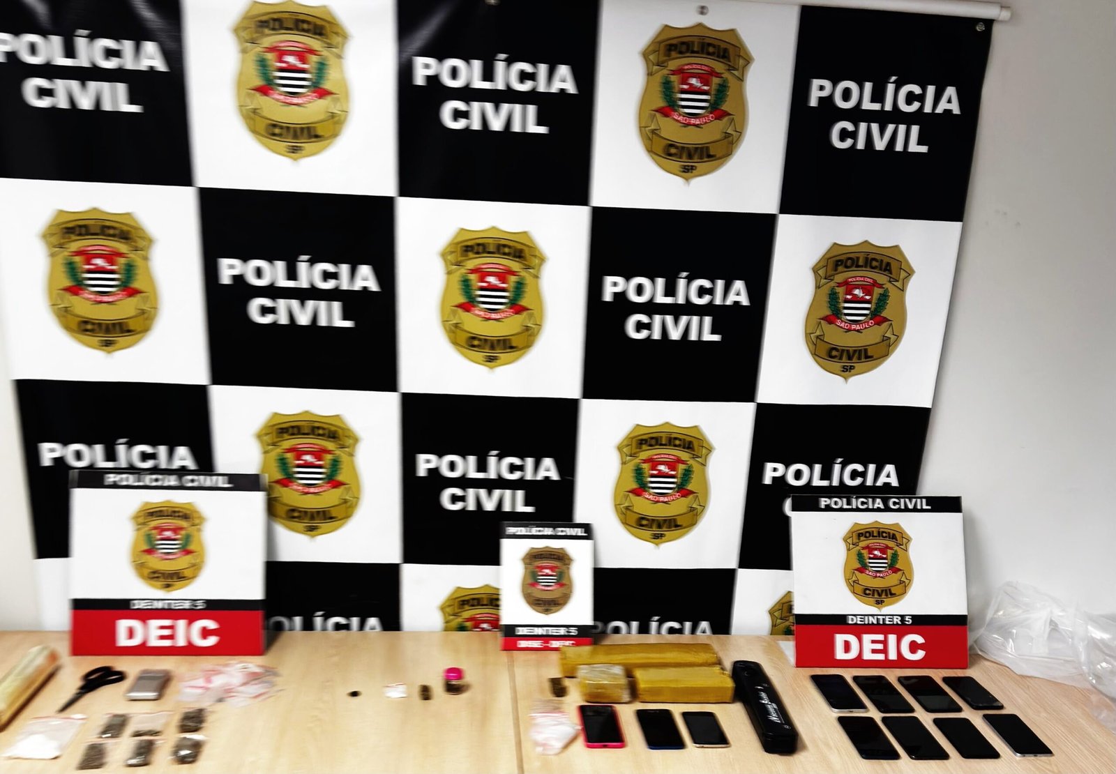 Operação da Deic desarticula o tráfico de drogas na região norte e prende quatro pessoas