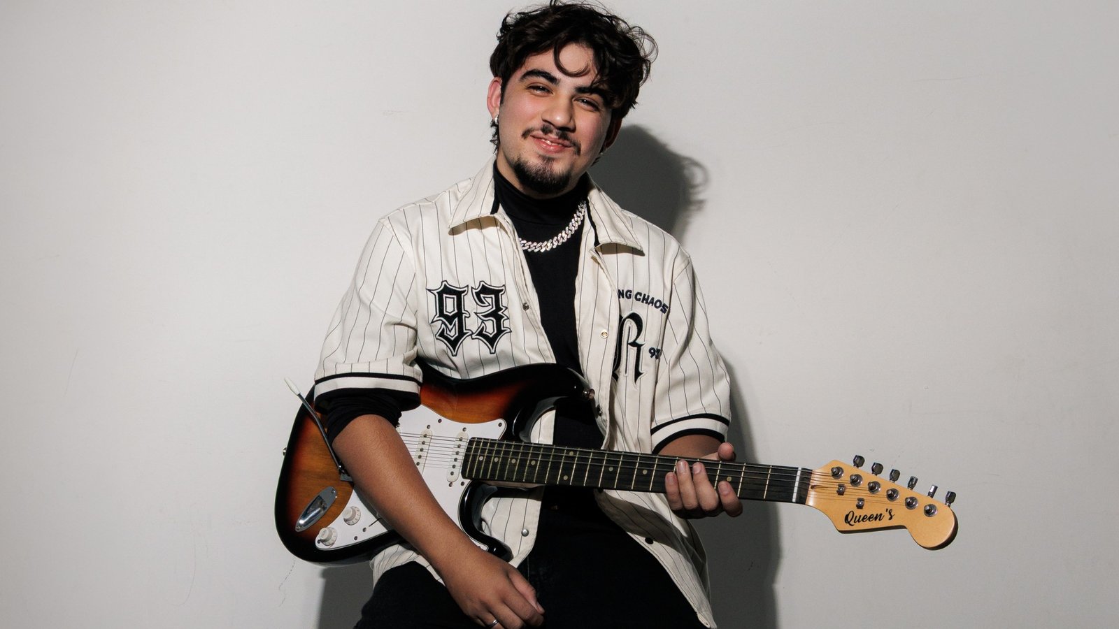 Jovem transforma cantorias no chuveiro em carreira musical ao lançar projeto autoral produzido no interior de SP: ‘Sonho de infância’
