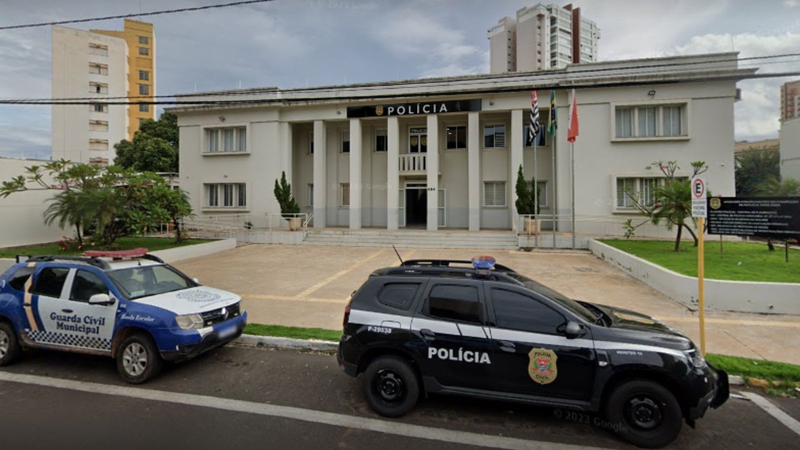 Professora é flagrada furtando cosméticos e perfume em farmácia de Araçatuba