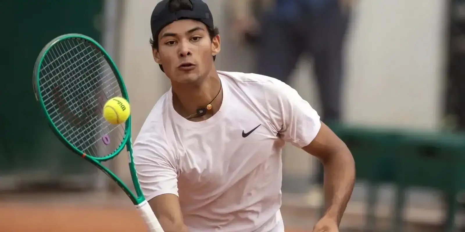 Guto Miguel Conquista Wimbledon Juvenil e Reforça Dourada Fase do Tênis Brasileiro
