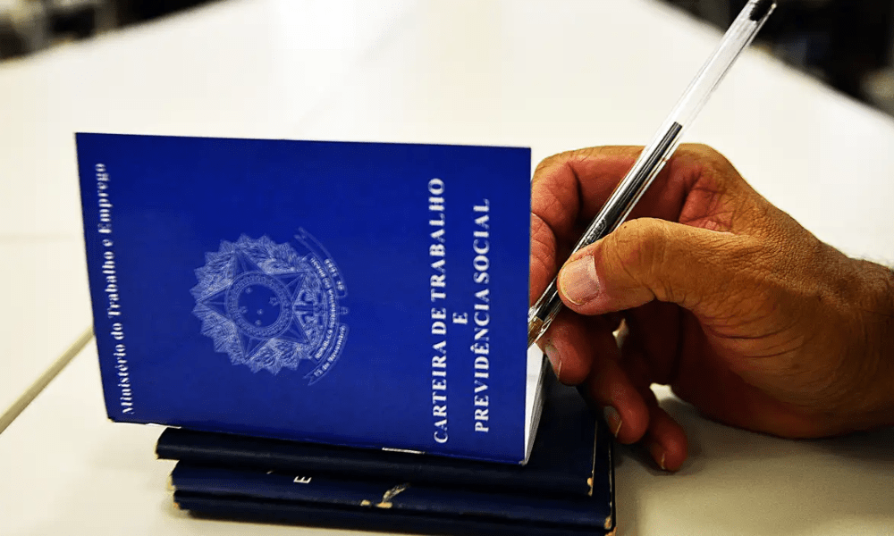 Desemprego cai para 5,4% no trimestre encerrado em junho, diz IBGE