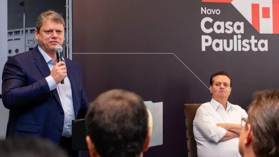 Pressionado entre Republicanos e PL, Tarcísio tem apoio do PSD mesmo após saia justa com Kassab