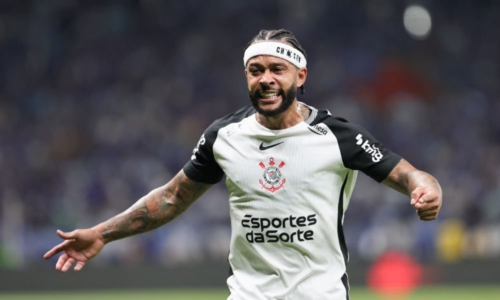 Corinthians acerta renovação de Memphis Depay, diz jornalista