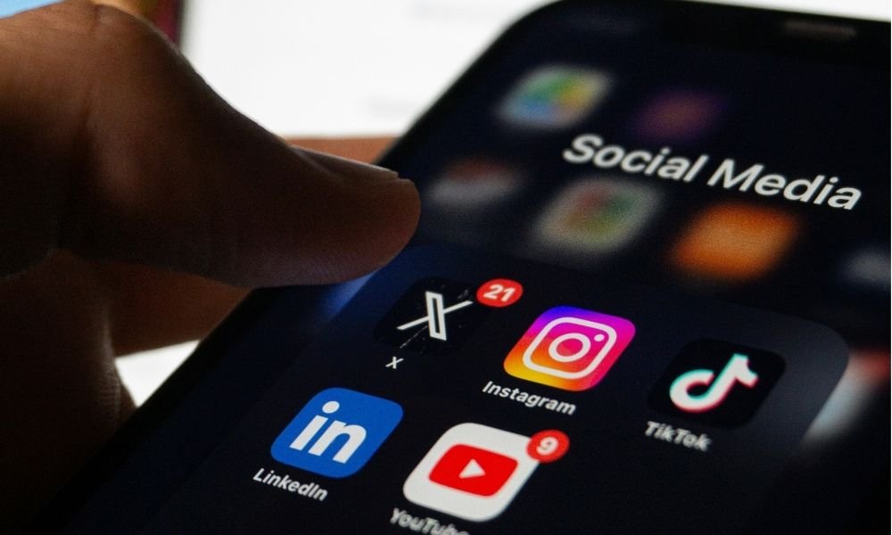 Austrália Proíbe Redes Sociais para Menores de 16: O Debate Global Pela Proteção Digital Chega ao Brasil