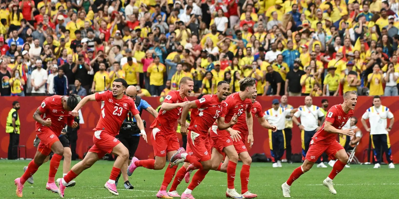 Suíça quebra jejum de 72 anos, vence Colômbia nos pênaltis e avança às quartas da Copa do Mundo