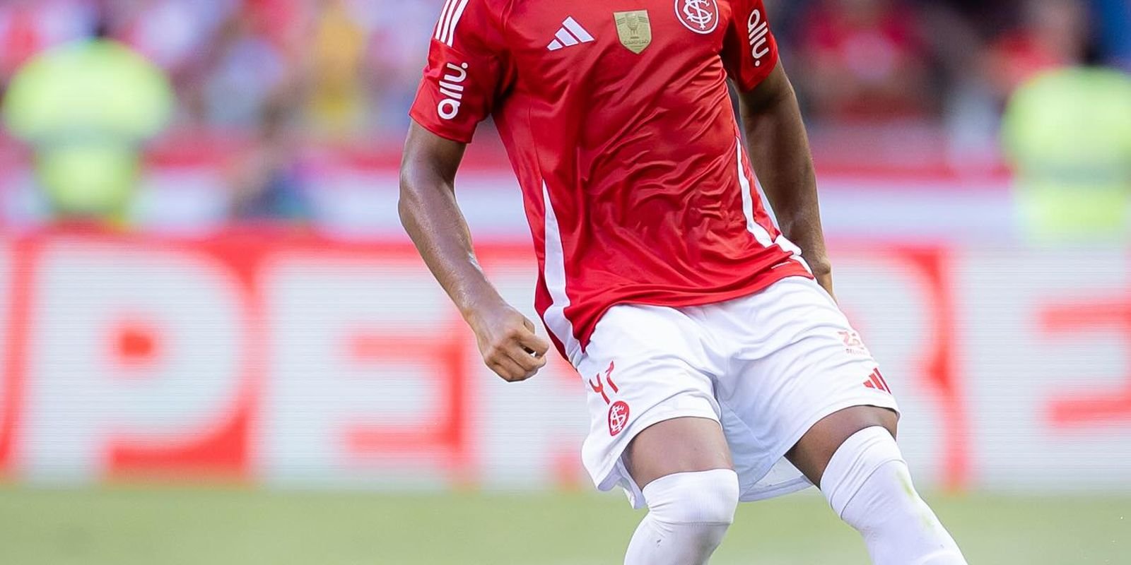 Victor Gabriel é suspenso pelo STJD até retorno de Gabriel Pec aos treinos