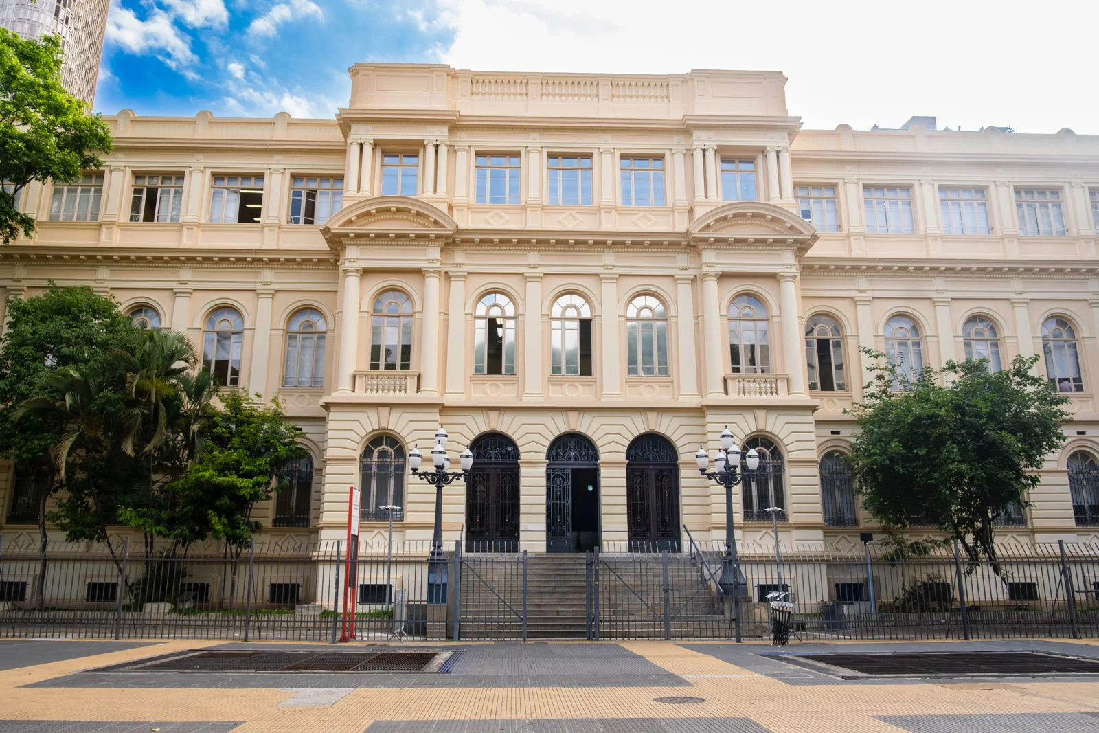 Educação de SP abrirá concurso para 5 mil vagas de professores