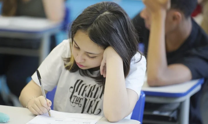 Estudantes de fora da rede estadual de SP podem se matricular para 2027 até sexta-feira (18)