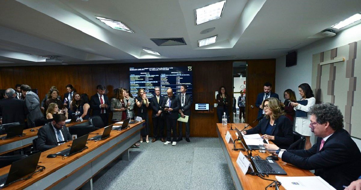 Comissão aprova MP da taxa das blusinhas: texto segue para plenários