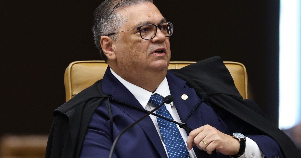 Dino cita Master e determina revisão de regras da CVM