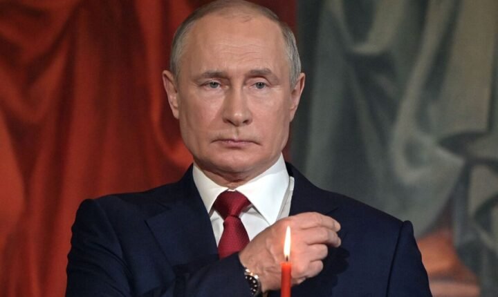 Rússia força cidadãos do país a utilizar “superapp” estatal que amplia vigilância