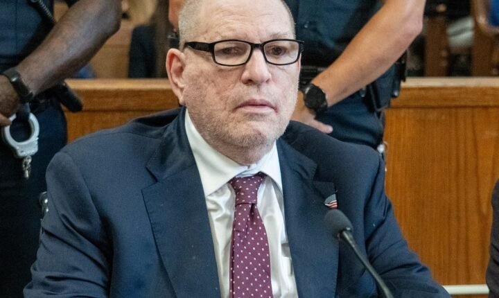 Harvey Weinstein é condenado a 15 anos de prisão por agressão sexual