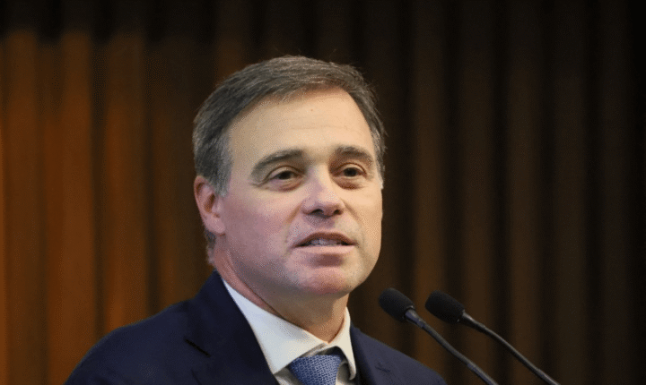Mendonça alerta sobre impacto da divulgação de dados de Vorcaro no STF