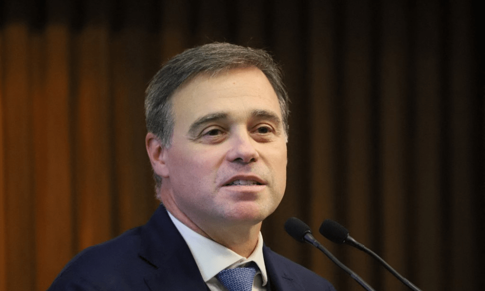 Mendonça alerta sobre impacto da divulgação de dados de Vorcaro no STF
