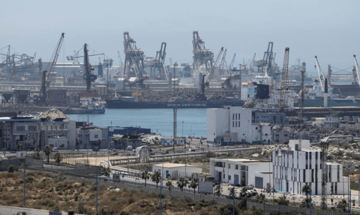 EUA limitam horários de defesa aérea para navios no Estreito de Ormuz, diz jornal
