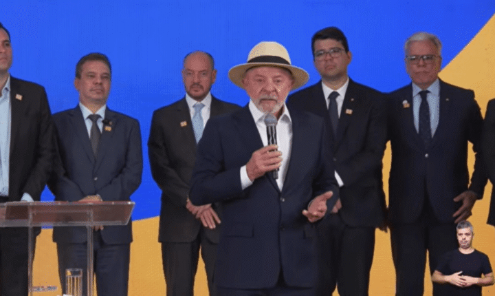 Lula critica Trump por classificar PCC e CV como terroristas: ‘Terrorismo foi o 8 de Janeiro’