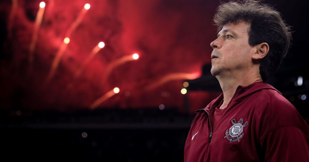 Diniz compara eliminação do Corinthians a luto e fala sobre futuro no Campeonato Brasileiro
