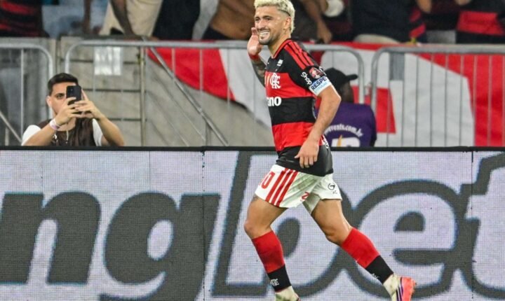 Flamengo empata com Independiente del Valle, mas vai às semis da Libertadores