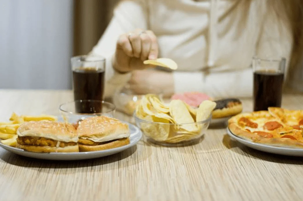 Como diferenciar entre alimentos ultraprocessados e alimentos industrializados?