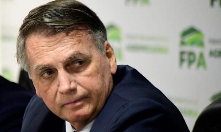 Parte da defesa de Bolsonaro abandona caso após pedido de suspensão de prisão