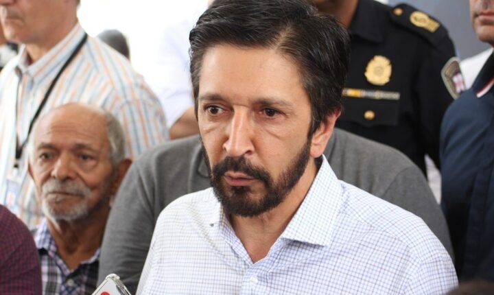 Ricardo Nunes aciona Controladoria para investigar alvará de prédio que desabou em SP