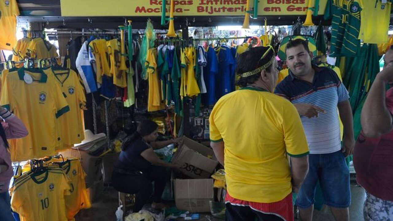 Vendas no comércio caem 0,8% em julho, com ‘ressaca’ da Copa do Mundo