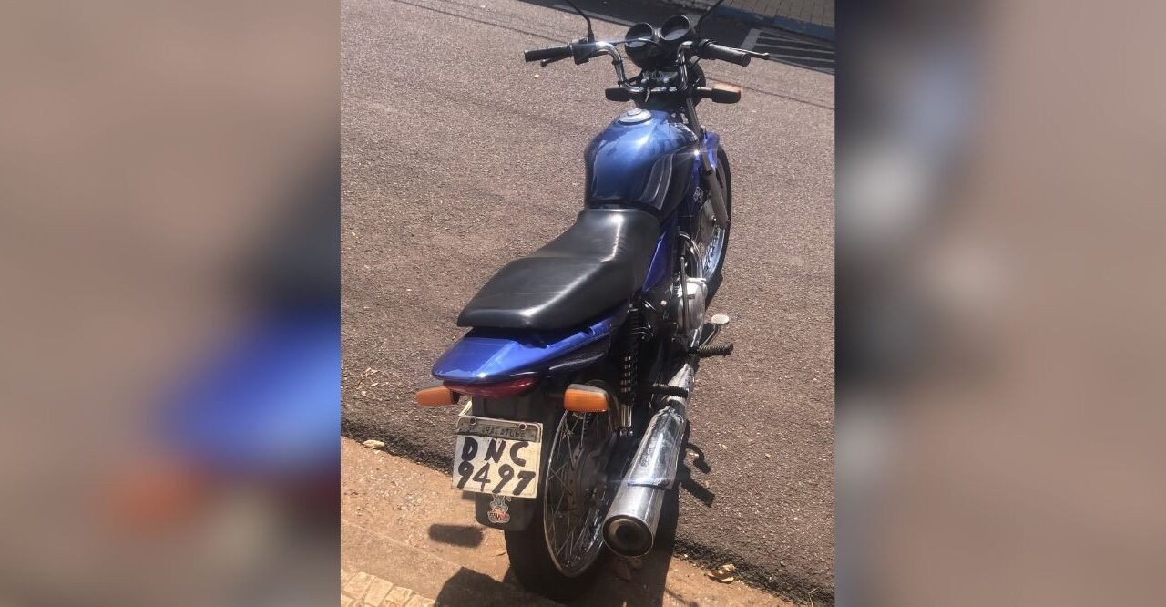 Mulher é abordada com moto de placa improvisada em Birigui, SP