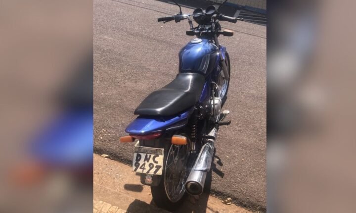 Mulher é abordada com moto de placa improvisada em Birigui, SP