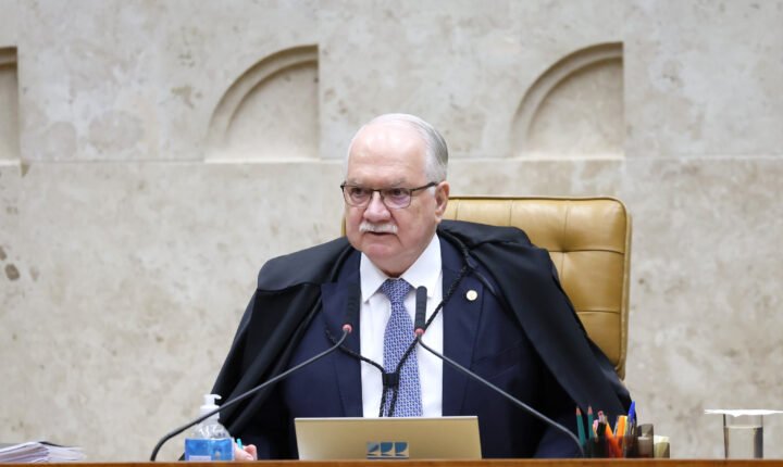 Fachin suspende decisões de Mendonça e Dino sobre diretor da PF