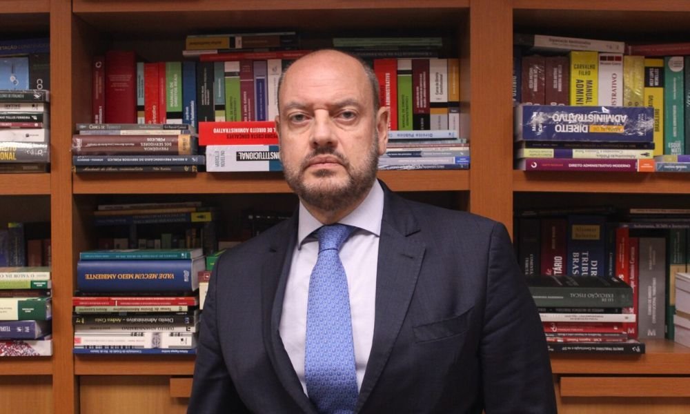 Couto se posiciona contra mandato no STF, mas sugere aumento da idade mínima