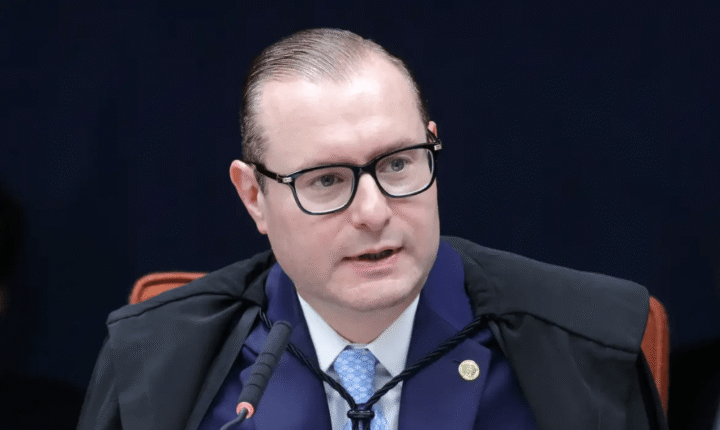 Zanin recebe acesso integral ao conteúdo do celular de Daniel Vorcaro