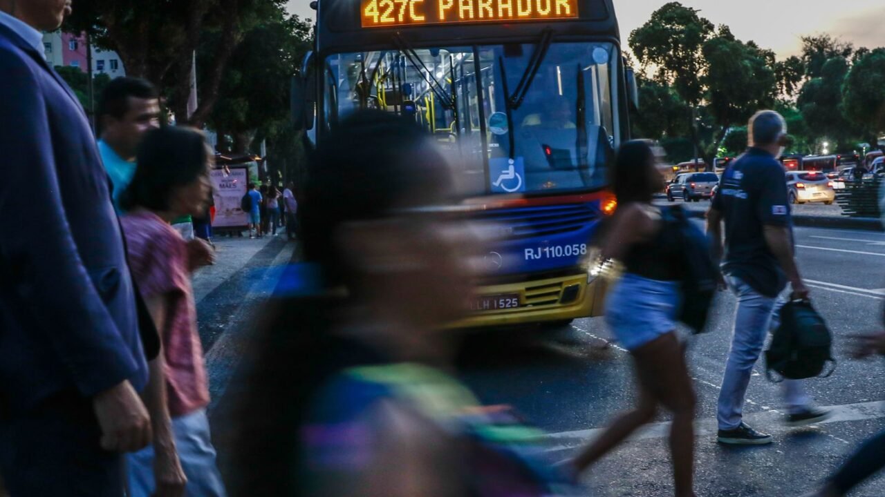 Pesquisa aponta que solidão e exaustão ampliam abstenção nas urnas