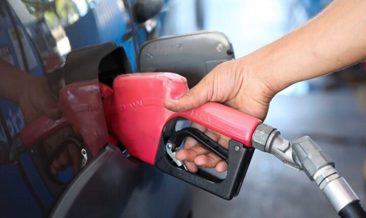 Subsídio de R$ 2,12 ao diesel será mantido por mais 30 dias