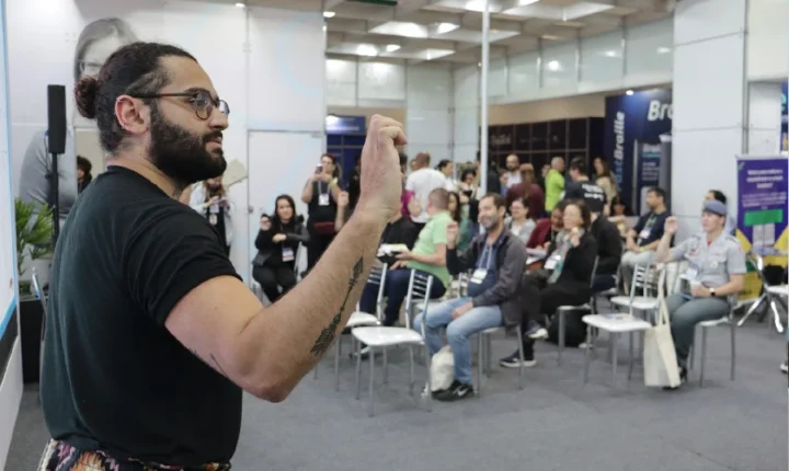 Escola da Inclusão oferece cursos gratuitos em Libras, TEA e capacitismo