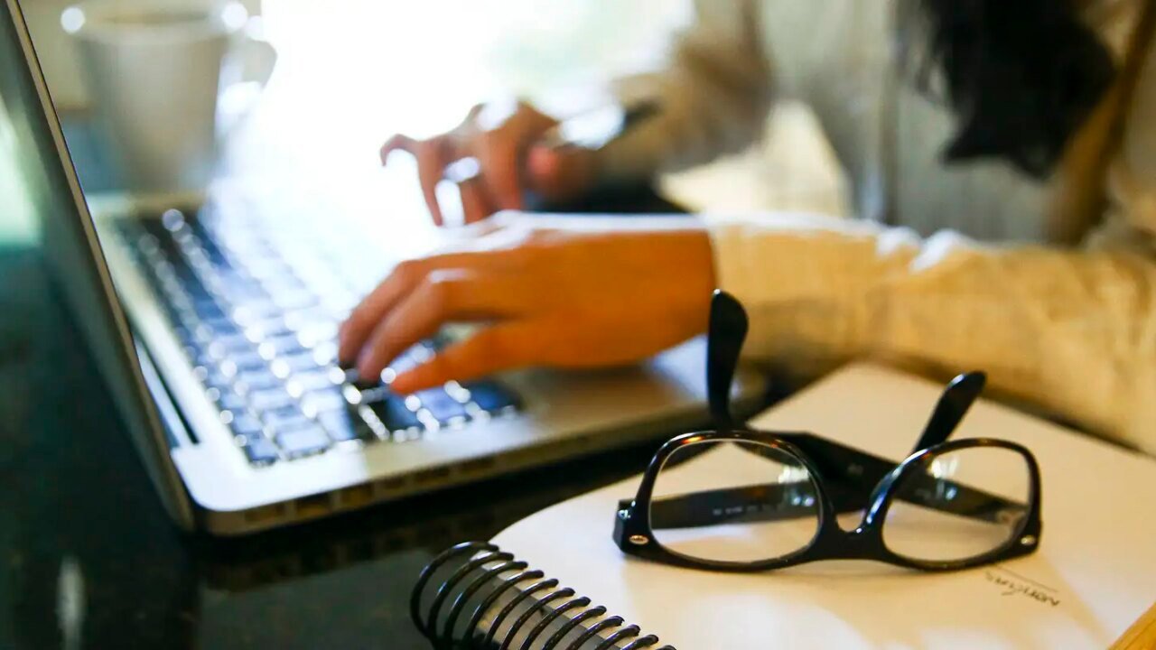 Programa amplia capacitação gratuita sobre inteligência artificial para professores