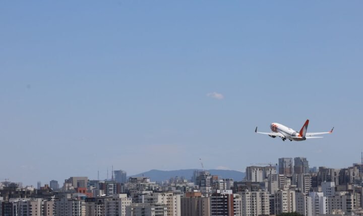 Anac estabelece regras mais restritivas para aviação em Congonhas (SP)