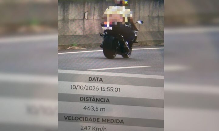 Motociclista é flagrado por radar ao pilotar a quase 250 km/h em rodovia