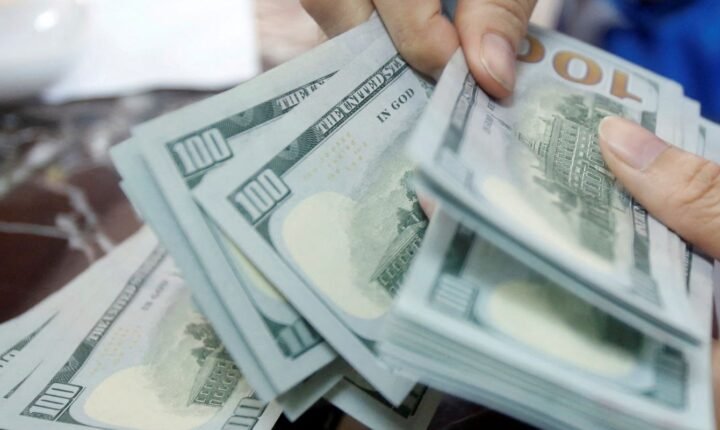 Dólar sobe 1,15% e fecha a R$ 5,09 em dia de cautela