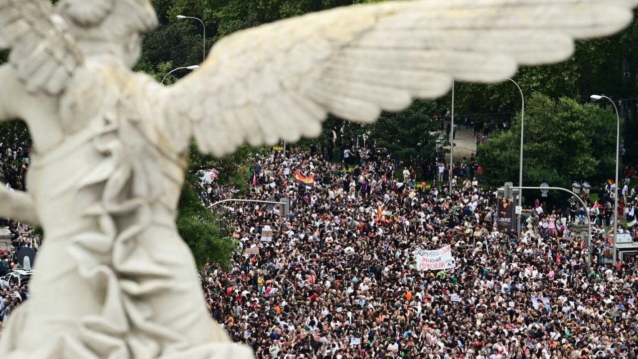 Habitação: Espanha antecipa eleições; sindicatos chamam à greve geral