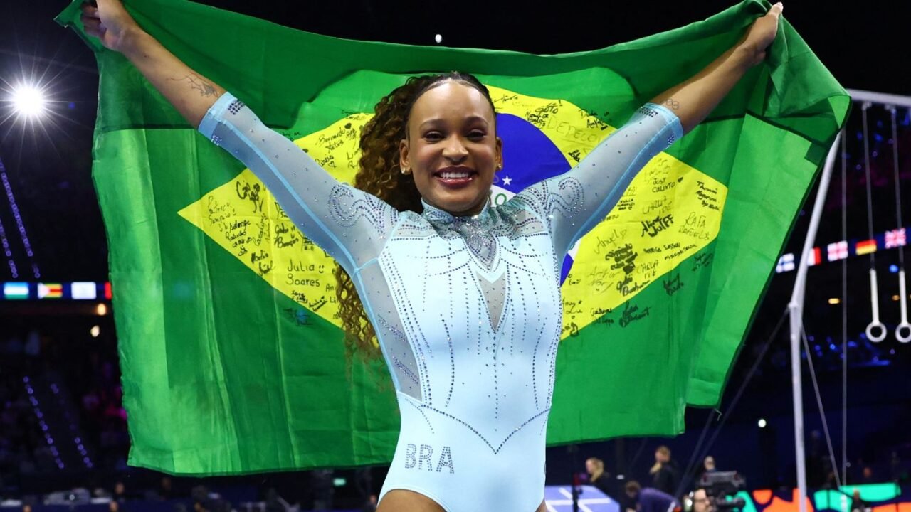 Rebeca Andrade conquista o tri no Mundial de Ginástica na Holanda